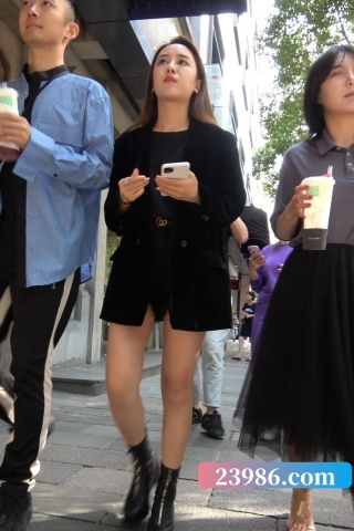 4K - 街拍美腿姐姐 [2.24 GB/MP4]（视频版）