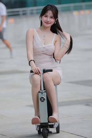 米色包臀裙美女【原图+视频】