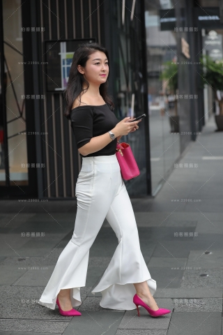 可爱脸蛋的轻熟女 越看越喜欢