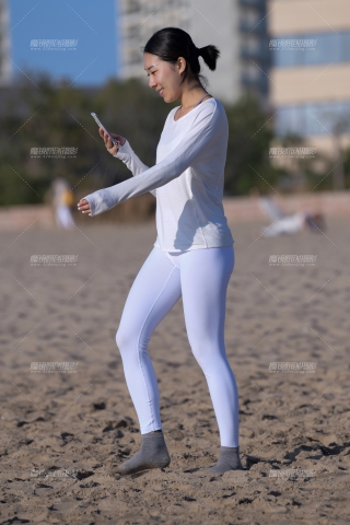 ★洁白紧身美女★