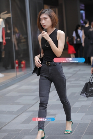 【视觉冲击赛帖】铅笔紧牛MM，逛街买衣服