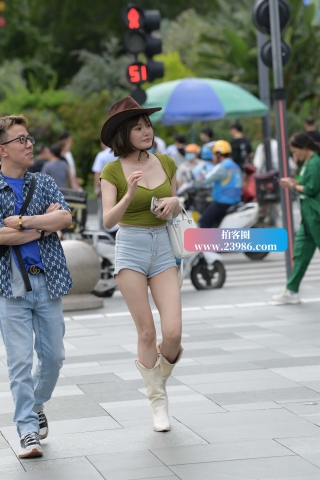 西部牛仔风热裤美眉