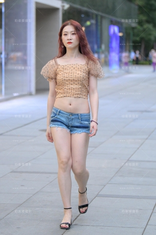 【街拍之魂赛帖】热裤小妹