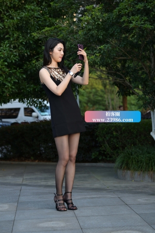 街拍纤细美腿嘿丝凉高美女