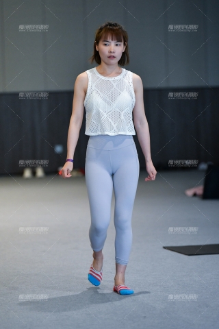 ★舞动舒展瑜伽美女