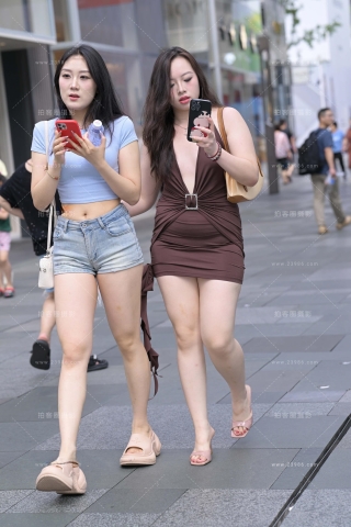 丰腴姐妹逛街