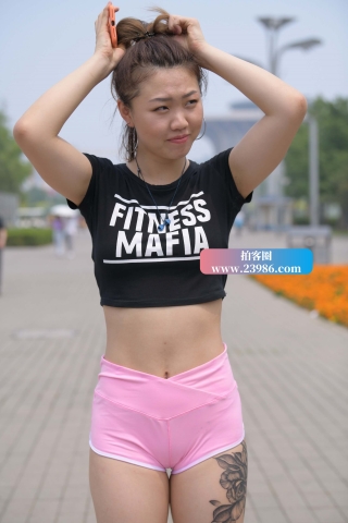 粉色运动短裤