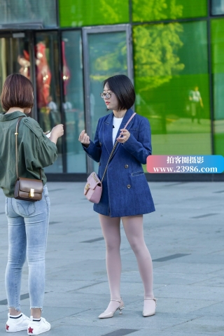 街拍肉丝高跟美眉