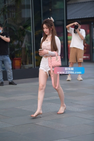 街拍长腿妹子