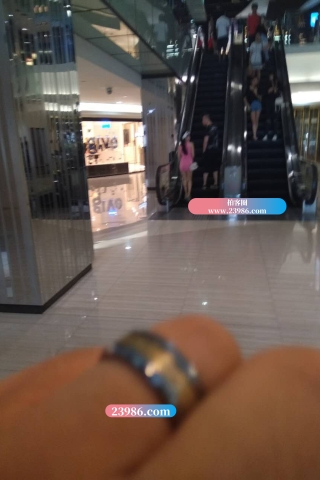 性感紧身粉裙少妇