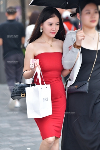 ★漂亮红裹臀裙美女