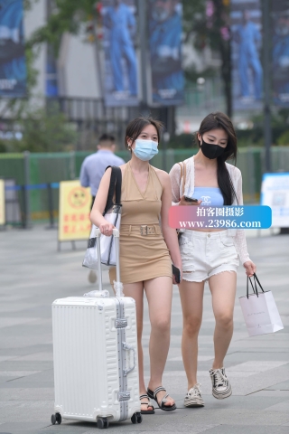 短裙靓丽小姐姐