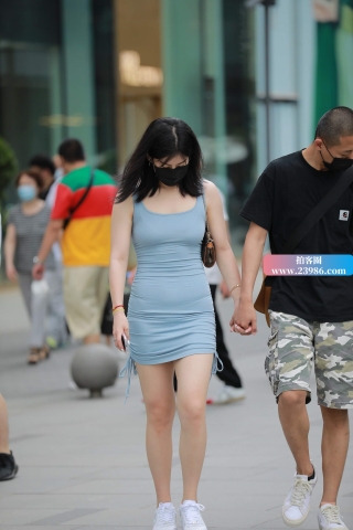 性感贴身包臀裙街拍美女