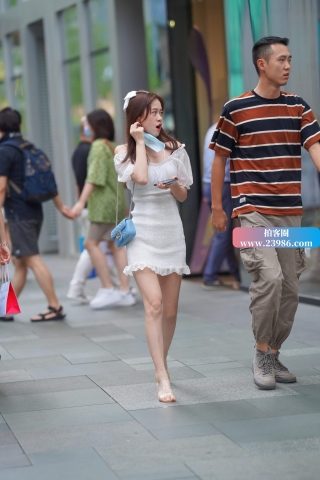 美丽小姐姐惊讶什么