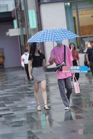 格子裙妹子