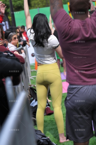 狮城旅拍-紧身裤美女