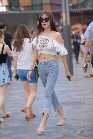 【街拍之魂赛帖】性感饱满紧牛