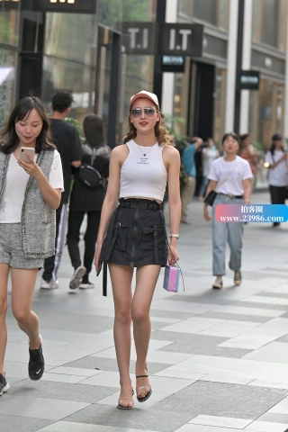 好身材墨镜美女