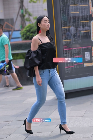 【街拍之魂赛帖】逛街的吊带紧牛