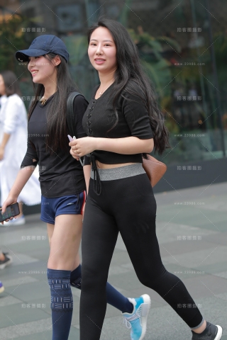 【凯恩赛贴】紧身裤美眉 有点害羞