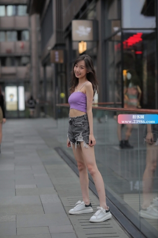 搭讪街拍较小可爱的女孩