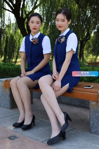 端庄优雅姐妹俩