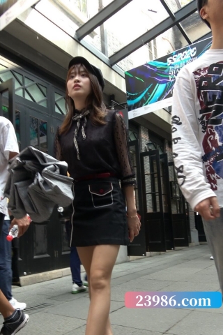 4K - 街拍黑色蕾丝裙街拍美女 [2.19 GB/MP4]（视频版）