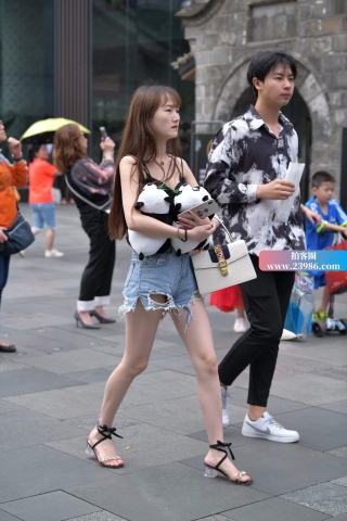 别人家的可爱女友