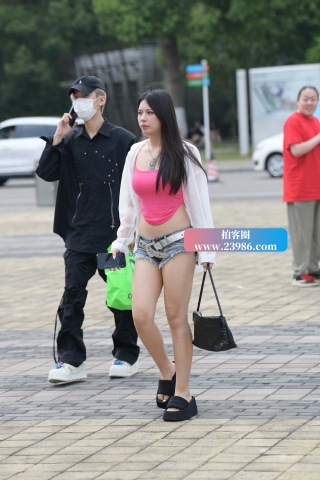 夏日清凉超短热裤辣妹