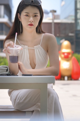 性感白裤美女【原图+视频】