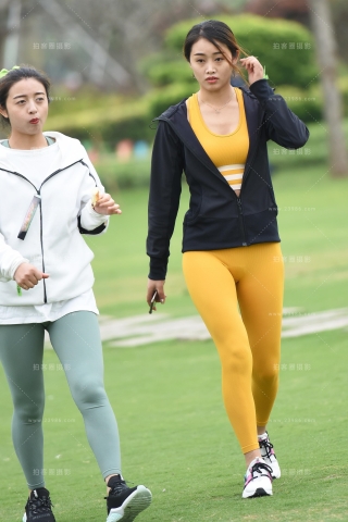 【咔喳赛帖】细雨中一抹黄色风景线