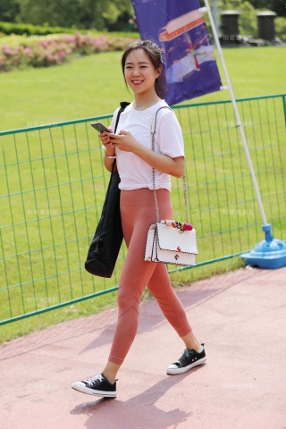 【欧阳赛帖】包臀粉色紧身裤美女