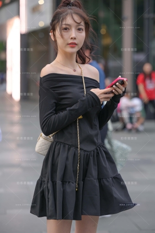 搭讪甜美的短裙小仙女