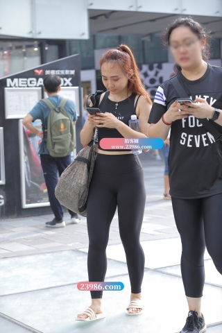 【视觉冲击赛贴】小背心，黑色健美裤MM