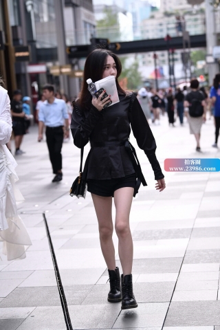 黑衣漂亮小姐姐