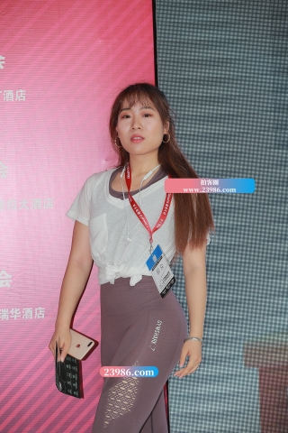 【街拍之魂赛帖】B61、极品健美裤美女