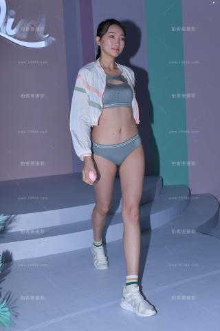 【视觉冲击赛贴】这个展台，展示各种服装