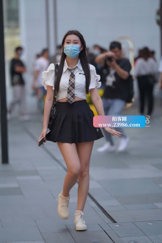 搭讪街拍JK短裙小姐姐