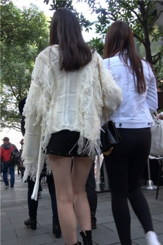 4k-街拍整容脸热裤美女约闺蜜喝下午茶 [1.77 GB]（视频版）