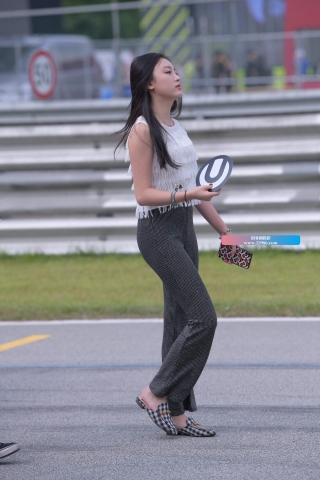 你喜欢这样的美女姐姐吗