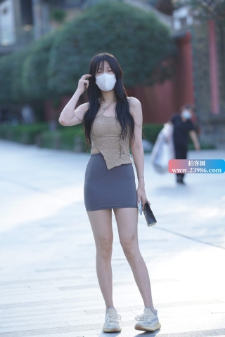 街拍超短包臀裙美眉