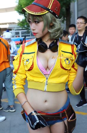 紧身黄色露脐装cosplay