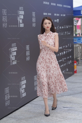 时尚气质花裙子美女姐姐