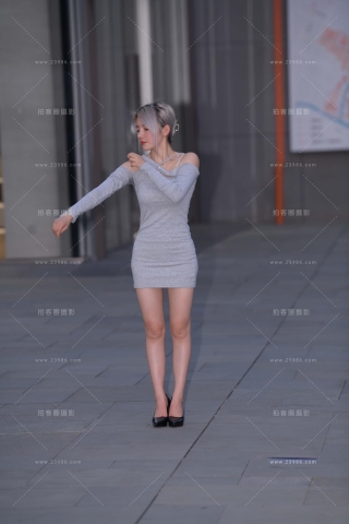 搭讪街拍灰色短裙性感美女