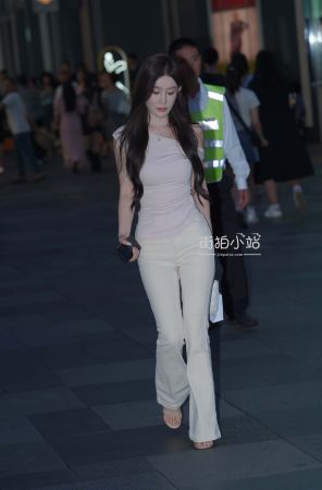 手如柔荑 肤如凝脂 美目盼兮