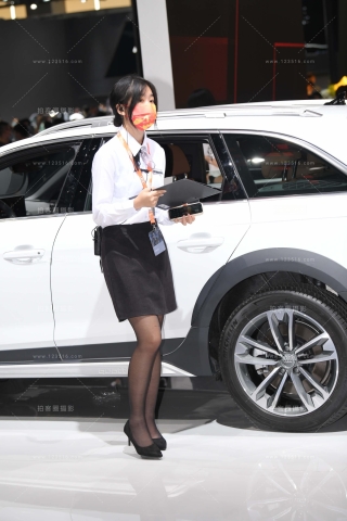 卖车子的黑丝，白衬衫小姐姐