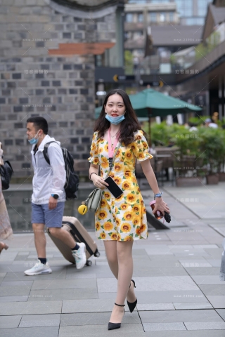 满是花花的裙子