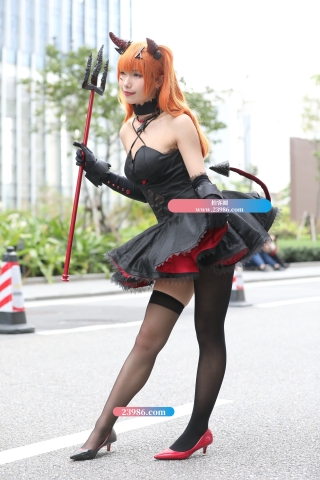 [辉辉赛贴]黑丝美腿小恶魔