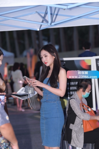 牛仔裙女神这逆天颜值！爱了