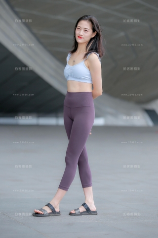 紫色瑜伽裤学员